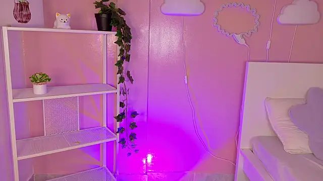 Snapshot of KeendraFox_ chatting on 02.11.26 KeendraFox online show from 02.11.26