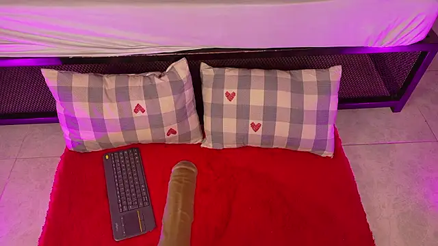 Snapshot of KeendraFox_ chatting on 02.21.26 KeendraFox online show from 02.21.26