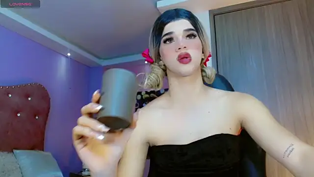 Snapshot of Sophia_Stonee chatting on 10.01.25 Sophia Stonee online show from 10.01.25