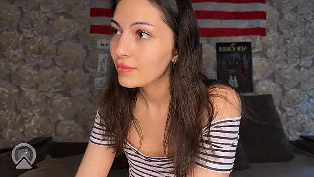 Snapshot of sweeet_strawberies chatting on 11.01.25 sweeet strawberies online show from 11.01.25