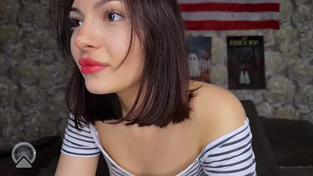 Snapshot of sweeet_strawberies chatting on 11.19.25 sweeet strawberies online show from 11.19.25