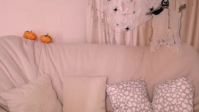 Snapshot of MollyKissy chatting on 10.18.25 MollyKissy online show from 10.18.25