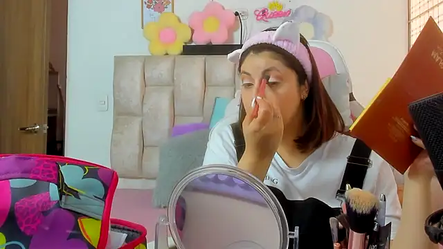 queenalexxa111 online show from 12.18.25