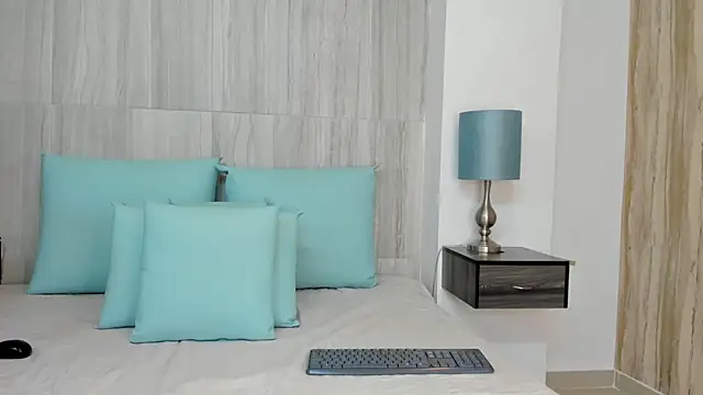 Valeria-Cruzz online show from 10.28.25