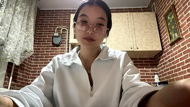 EmmaLeexth online show from 09.29.25