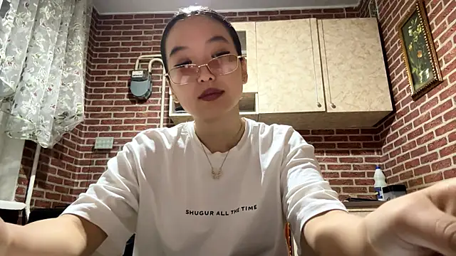 EmmaLeexth online show from 10.02.25