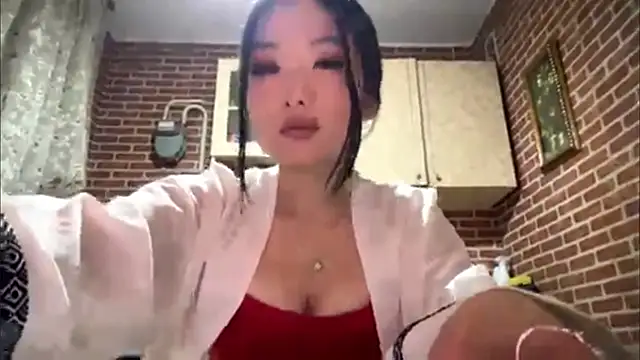 EmmaLeexth online show from 04.05.26