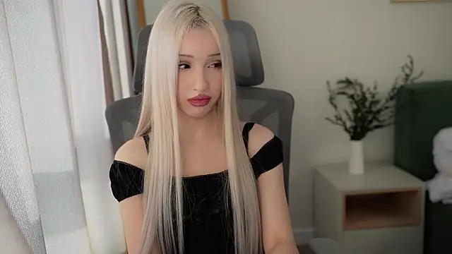 Laura Obsidian online show from 11.08.25