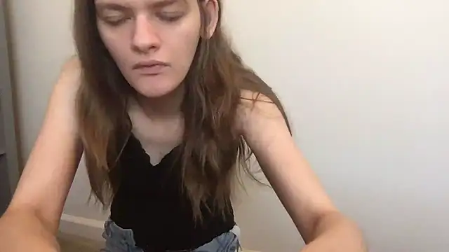 Snapshot of gumbiekitty chatting on 10.27.25 gumbiekitty online show from 10.27.25