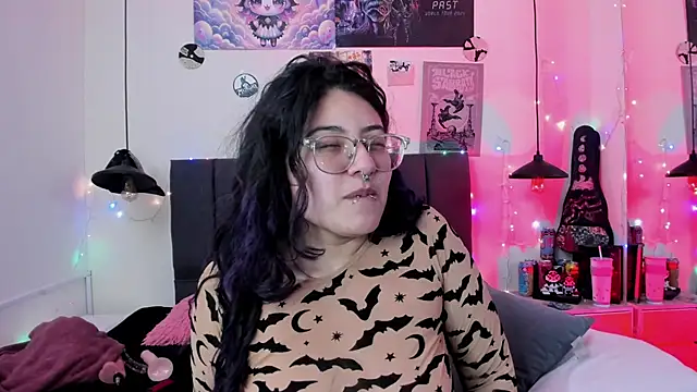 Snapshot of SabrinaV_ chatting on 05.19.26 SabrinaV online show from 05.19.26