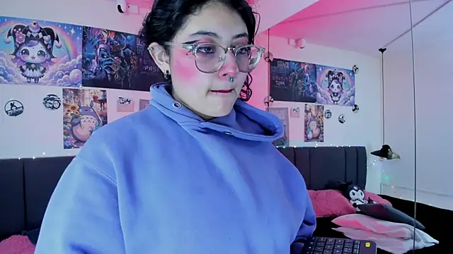 Snapshot of SabrinaV_ chatting on 05.20.26 SabrinaV online show from 05.20.26