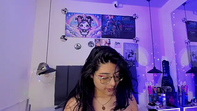 Snapshot of SabrinaV_ chatting on 07.06.26 SabrinaV online show from 07.06.26