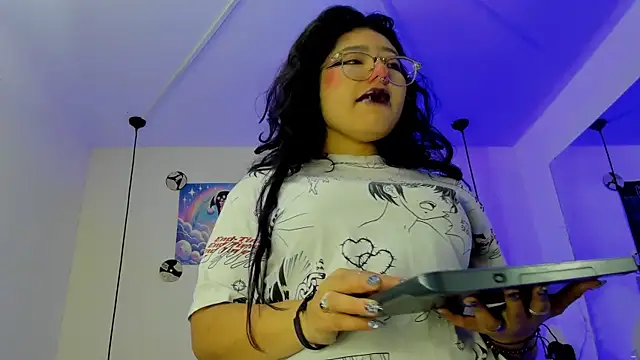 Snapshot of SabrinaV_ chatting on 07.16.26 SabrinaV online show from 07.16.26