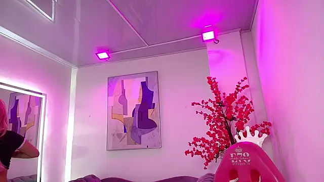 Kitty rouusse online show from 10.04.25