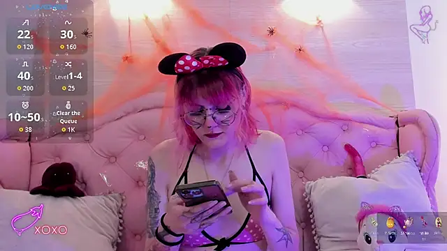 Rossiie Hunt  online show from 10.15.25