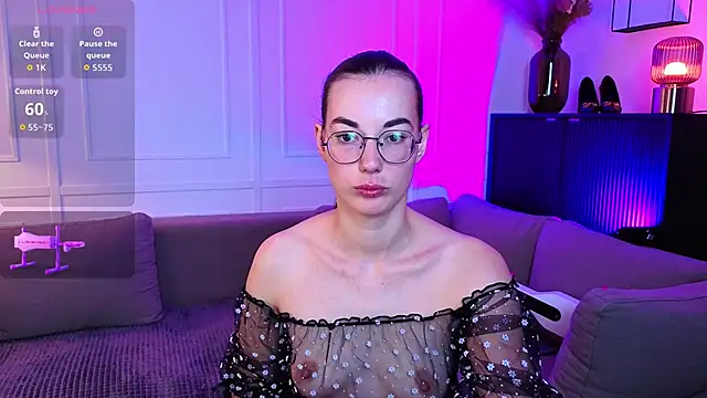 Snapshot of EmmaJakson chatting on 10.14.25 EmmaJakson online show from 10.14.25