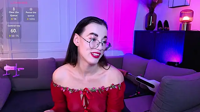 Snapshot of EmmaJakson chatting on 10.17.25 EmmaJakson online show from 10.17.25