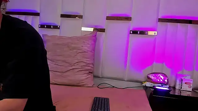 ANLLELOAndANGELA online show from 11.15.25