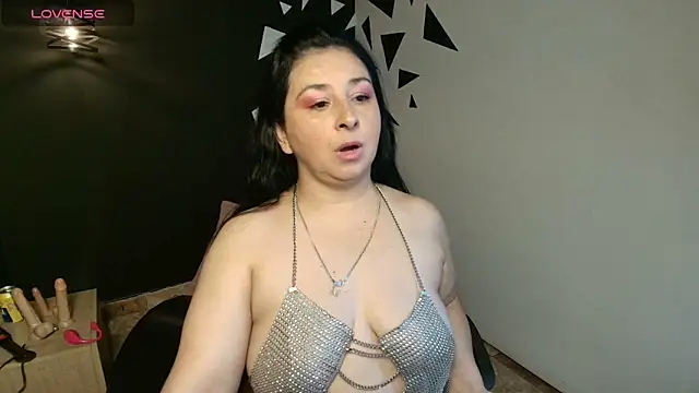 AgataThompson  online show from 10.13.25