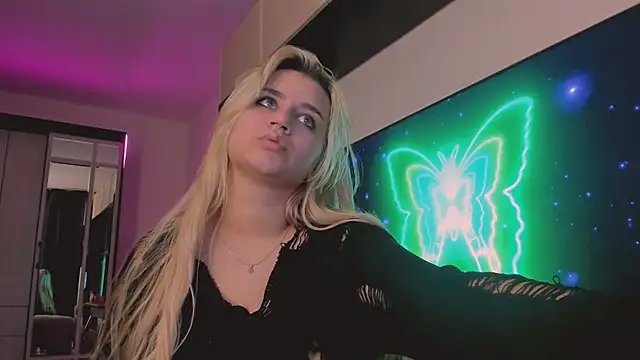 Snapshot of BarbaraSiren chatting on 09.25.25 BarbaraSiren online show from 09.25.25