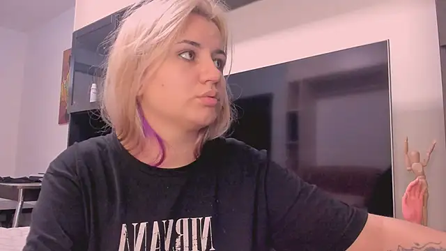 Snapshot of BarbaraSiren chatting on 10.30.25 BarbaraSiren online show from 10.30.25