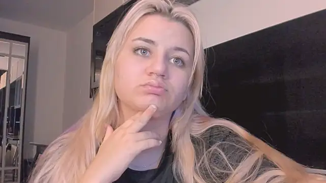 Snapshot of BarbaraSiren chatting on 11.04.25 BarbaraSiren online show from 11.04.25