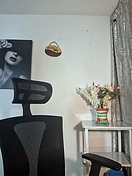 Lina 444 online show from 12.15.25