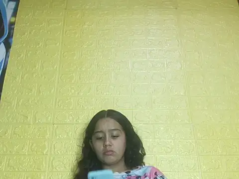 Snapshot of samantadpfisting chatting on 10.15.25 samantadpfisting online show from 10.15.25