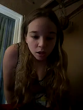 Snapshot of blondefun3818 chatting on 10.22.25 blondefun3818 online show from 10.22.25