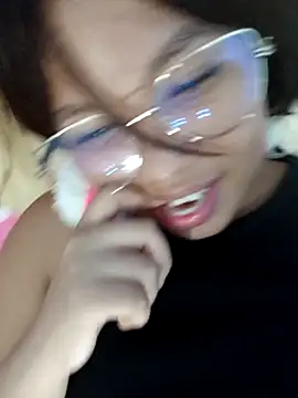 Snapshot of little_onixx chatting on 09.30.25 little onixx online show from 09.30.25