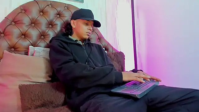 noah blake0 online show from 09.26.25