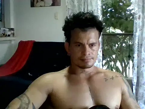 Snapshot of XavierFox1 chatting on 09.23.25 XavierFox1 online show from 09.23.25