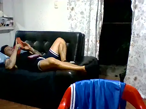 Snapshot of XavierFox1 chatting on 09.25.25 XavierFox1 online show from 09.25.25