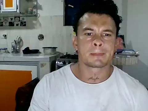 Snapshot of XavierFox1 chatting on 09.30.25 XavierFox1 online show from 09.30.25