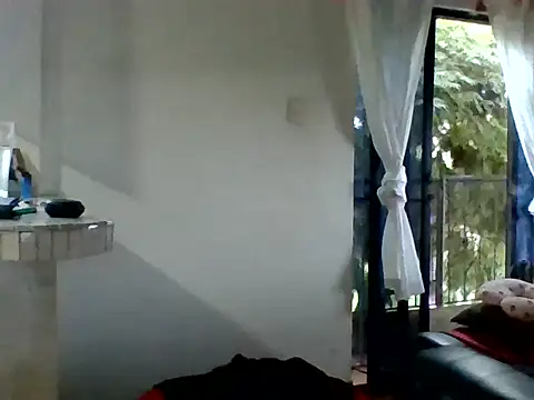 Snapshot of XavierFox1 chatting on 11.12.25 XavierFox1 online show from 11.12.25