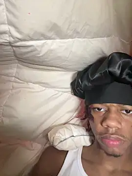 Snapshot of Zayinc chatting on 09.20.25 Zayinc online show from 09.20.25