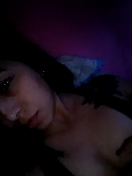 Snapshot of lourvillalva chatting on 10.05.25 lourvillalva online show from 10.05.25