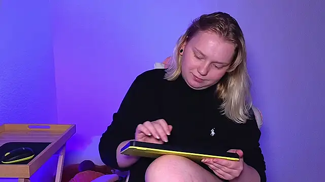 Snapshot of lame_cat chatting on 09.28.25 lame cat online show from 09.28.25