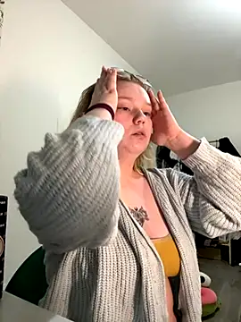 Snapshot of lame_cat chatting on 10.04.25 lame cat online show from 10.04.25