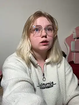 Snapshot of lame_cat chatting on 10.18.25 lame cat online show from 10.18.25