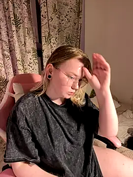 Snapshot of lame_cat chatting on 11.10.25 lame cat online show from 11.10.25