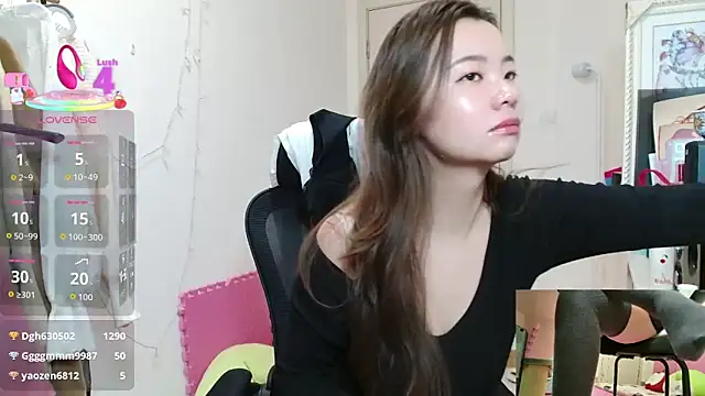 sallycui online show from 11.04.25