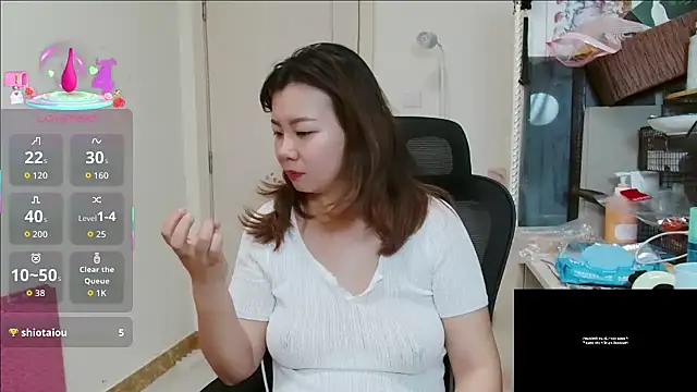 Snapshot of sallycui chatting on 06.18.26 sallycui online show from 06.18.26
