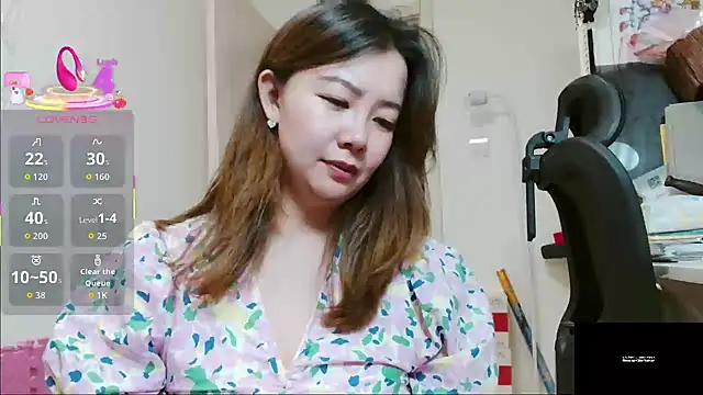 Snapshot of sallycui chatting on 07.20.26 sallycui online show from 07.20.26