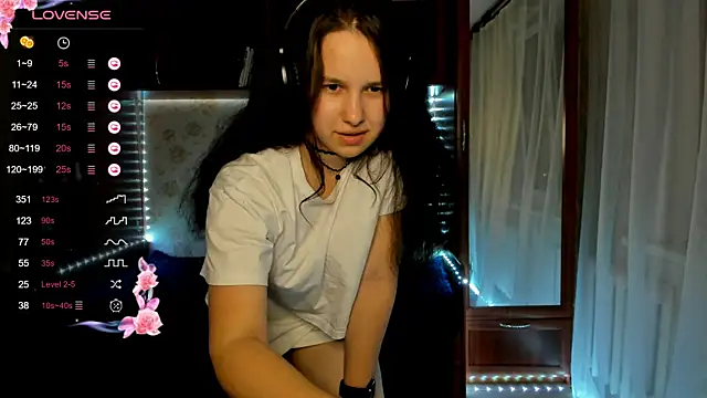 MandaDestiche online show from 10.31.25