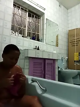 Snapshot of BubblyBeautiful chatting on 11.02.25 BubblyBeautiful online show from 11.02.25