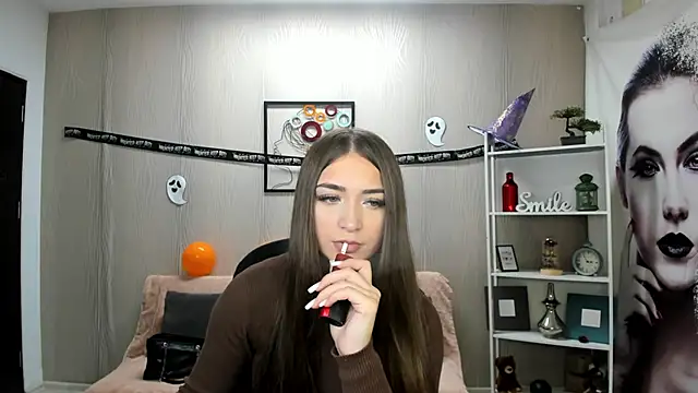 EllaClarke online show from 10.30.25