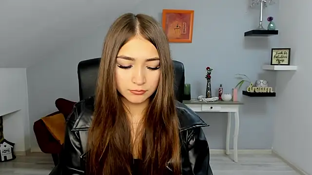 EllaClarke online show from 11.16.25