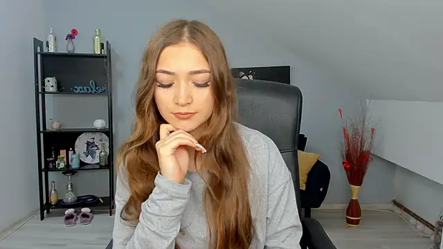 Snapshot of EllaClarke chatting on 03.31.26 EllaClarke online show from 03.31.26
