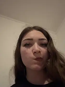 Snapshot of EllaClarke chatting on 04.17.26 EllaClarke online show from 04.17.26